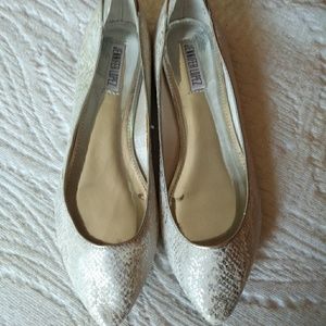 Jennifer Lopez pointed flats